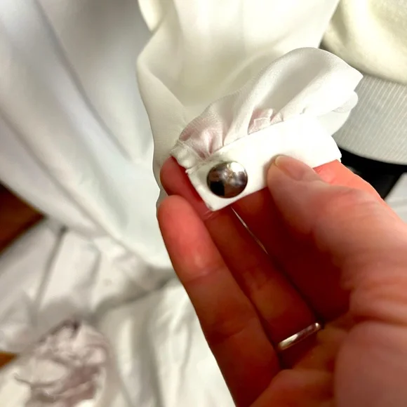 Allegra Gold sweater with cut out and sheer mermaid sleeves - Picture 7 of 9